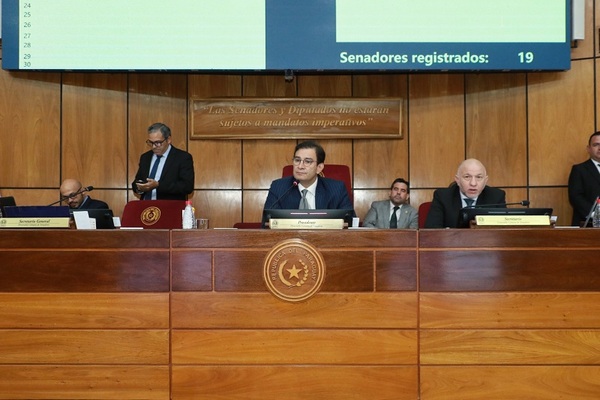 Colorados disidentes y opositores impiden juramento de Pucheta