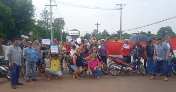 La Nación / Cierran ruta en protesta por la falta de agua en San José de los Arroyos