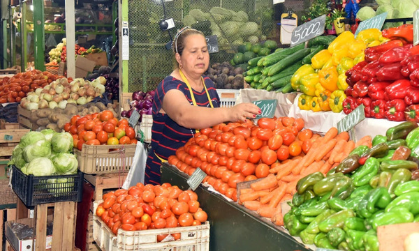 los vendedores de Abasto reportan que precio del tomate bajó casi 50%