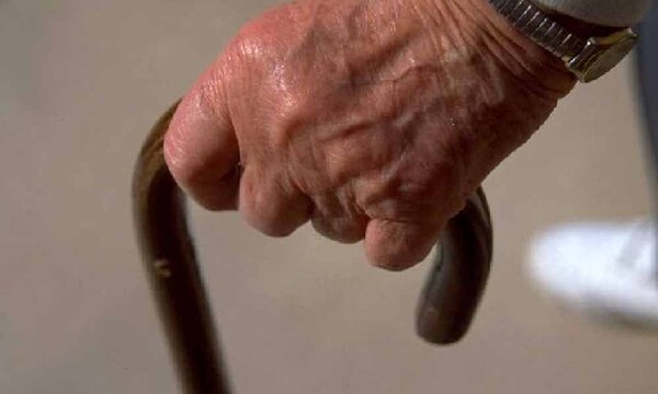 Mujer denuncia a sus hermanos por no asistir a su padre de 94 años – Prensa 5