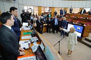 Alicia Pucheta juró en medio de protestas y gritos de la oposición - El Trueno