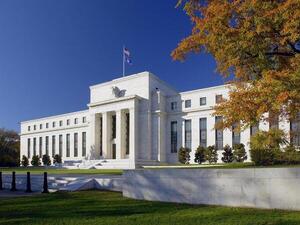 La Fed ve necesario "proceder con cautela" ante sus pr贸ximas decisiones sobre las tasas de inter茅s - Revista PLUS