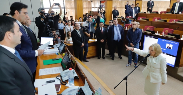 Alicia Pucheta juró como representante del Ejecutivo ante el CM, en medio de protestas