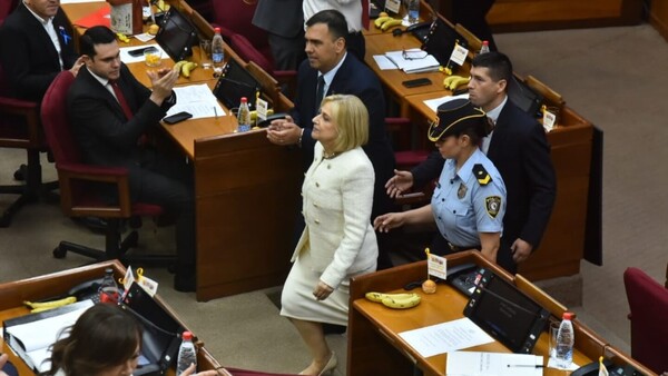 Paradójico: Alicia Pucheta promete "seguridad jurídica" tras pisoteo a la Constitución