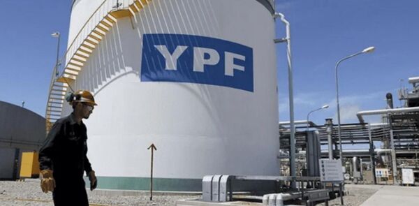 Argentina no tendr谩 que pagar de momento US$ 16.100 millones por la expropiaci贸n de YPF - Revista PLUS