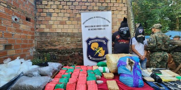 Allanan presunto laboratorio de drogas y detienen a dos personas en Presidente Franco