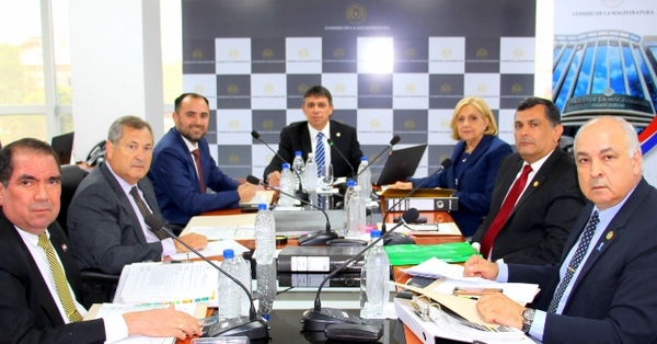 Alicia Pucheta participó de sesión extraordinaria del CM tras prestar juramento