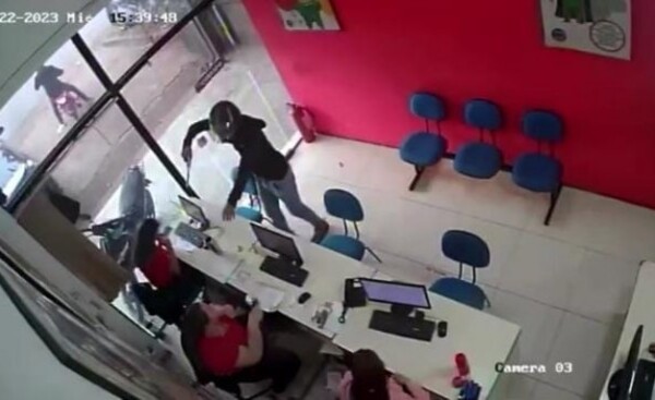Millonario asalto a casa de créditos en el Mercado de Abasto