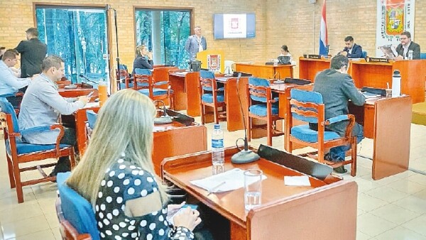 CDE: Polémica aprobación de presupuesto
