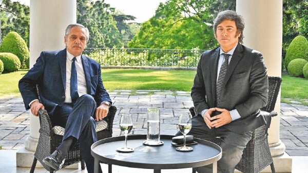 La transición en Argentina comenzó con primera reunión entre Fernández y Milei
