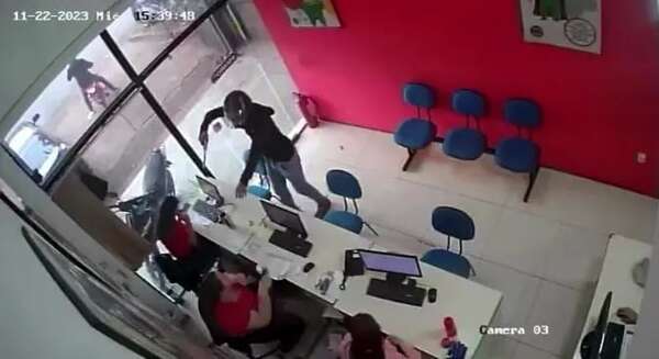 Video: así asaltan un local de préstamos en Ciudad del Este - ABC en el Este - ABC Color