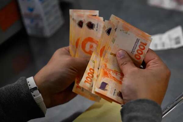 Lo que ocurriría con la cotización del peso argentino en Paraguay en los próximos meses - Economía - ABC Color