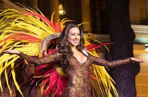 Fátima Rodríguez con su traje típico «Kuarahy Mimbi»