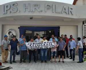 Jubilados se manifestaron contra la creación de la Superintendencia de Pensiones, frente al IPS de Pilar  - Nacionales - ABC Color