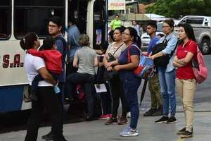 Dan más plata a empresarios del transporte, sin cambiar “legalización” de reguladas - Economía - ABC Color