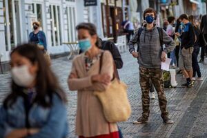 Reino Unido no descarta confinar más zonas por extensión de la nueva cepa