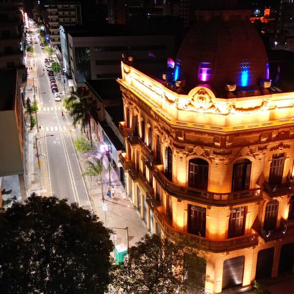 ¡Calle Palma ya comienza a brillar sin cables aéreos! - trece