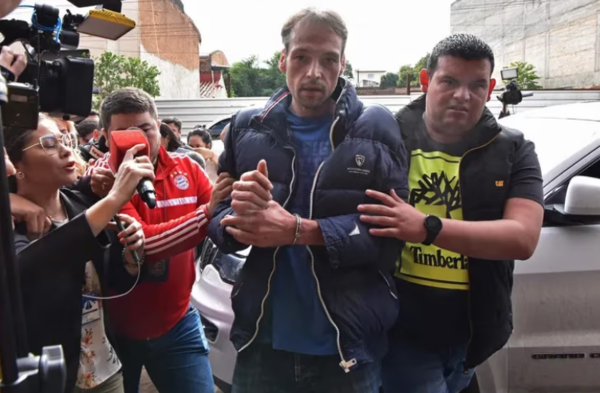 Prisión preventiva para alemán que intentó ingresar a la fuerza a embajada de EEUU