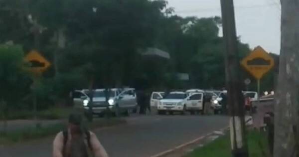 La Nación / Desconocidos con pasamontañas interceptaron patrullera en Guairá
