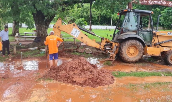 Barrios de Coronel Oviedo sin agua por avería de caño de la Essap - Noticiero Paraguay