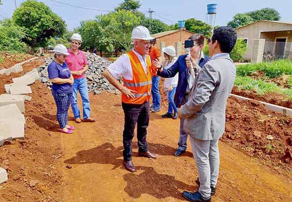 Inician obras de empedrado en barrio Caacupemí de Hernandarias | DIARIO PRIMERA PLANA