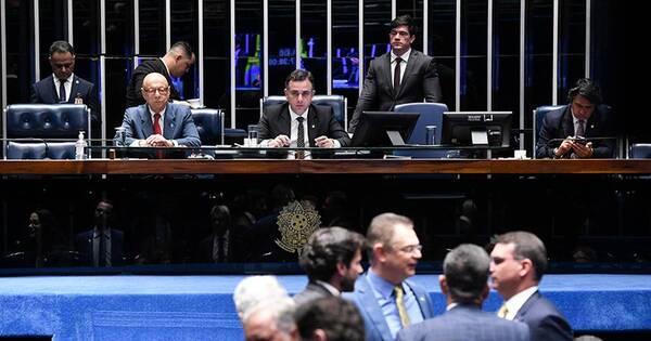 La Nación / Senado brasileño limita atribuciones del Supremo Tribunal