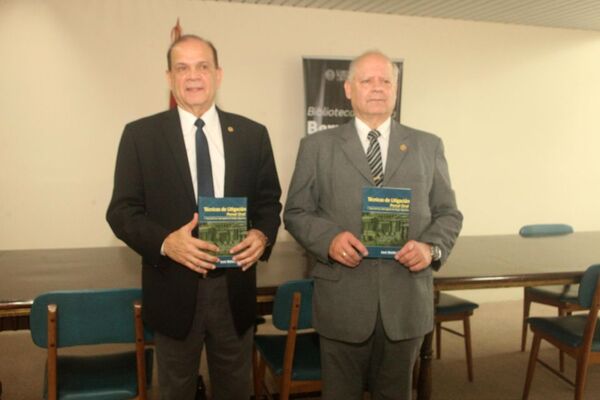 Poder Judicial recibió donaciones de libros para la biblioteca institucional
