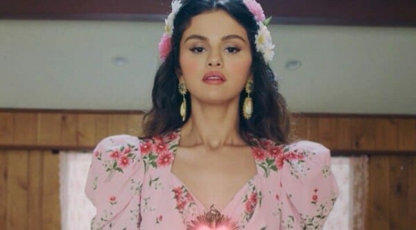 Selena Gómez lanza «De una vez», tras casi una década sin cantar en español