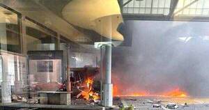 La Nación / Explosión de auto en cruce fronterizo entre EE. UU. y Canadá deja dos muertos