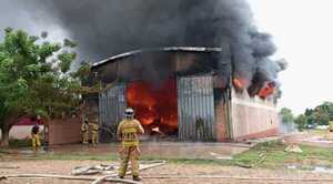 Sin Navidad en San Lorenzo: local de adornos ardió en llamas
