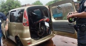 CDE: comisaría sin patrullera traslada motocicleta en vehículo particular