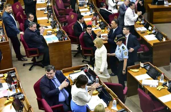 Juramento de Alicia Pucheta: estos son los senadores que avalaron el atropello a la Constitución - Política - ABC Color