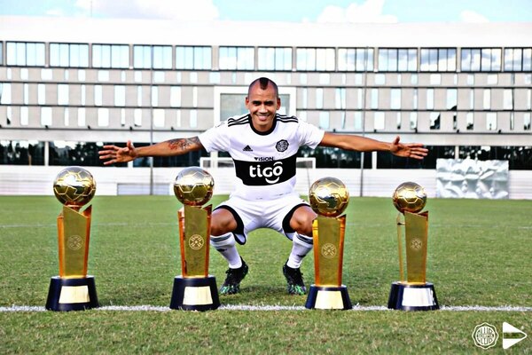 Versus / Otálvaro se va "agradecido" de Olimpia y deja en claro que quiere seguir en Paraguay