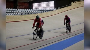 Ciclista encarnaceno rompe récord en el último campeonato nacional de ciclismo de velocidad