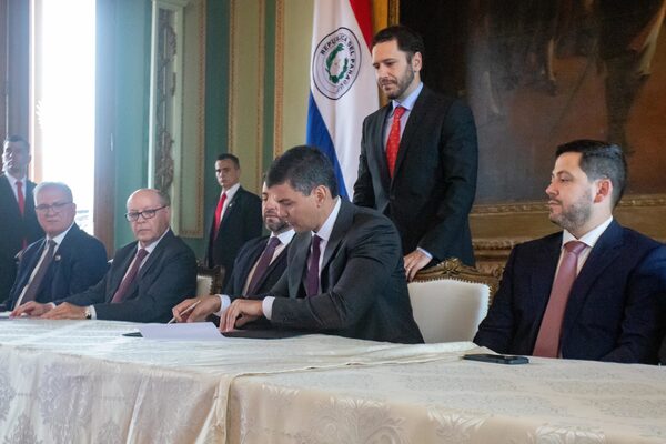 Autoridades firman Estrategia Nacional de Combate a la Corrupción
