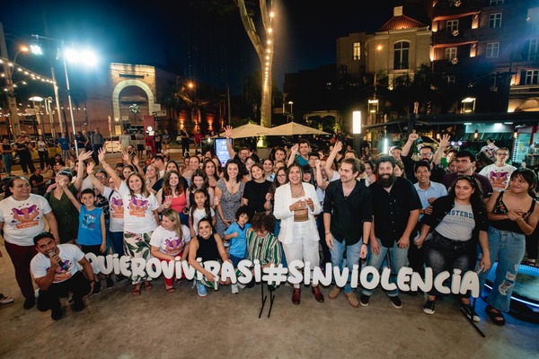 Con música y creatividad renuevan compromiso de construir un mundo sin violencia hacia las mujeres - El Independiente