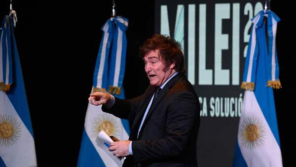 A la espera de Milei, comerciantes remarcan frenéticos los precios en Argentina