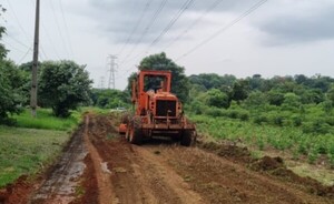 Mejoran la transitabilidad  caminos en tres distritos de Alto Paraná