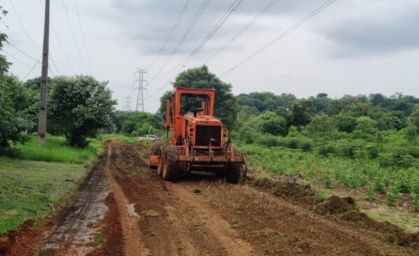 Mejoran la transitabilidad caminos en tres distritos de Alto Paraná