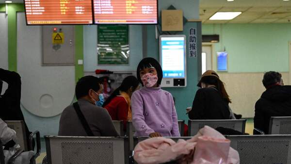 China no detectó patógenos "inusuales o nuevos" relacionados con repunte de enfermedades respiratorias