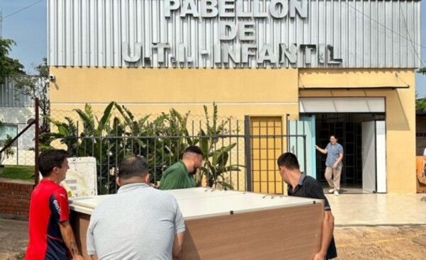 Entregan mobiliarios y equipamientos al Hospital Regional
