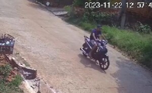 Solitario delincuente hurtó una motocicleta de una mujer