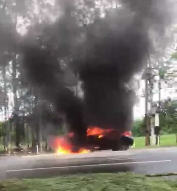 Video: Incendio de vehículo sobre la autopista Silvio Pettirrossi - Policiales - ABC Color