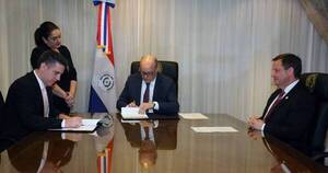 La Nación / Corte y Mitic firmaron convenio para implementar ley de validez del formato digital