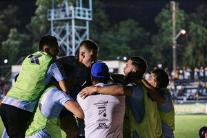 Guaireña golea a Resistencia y depende de sí mismo para salvarse - Oasis FM 94.3