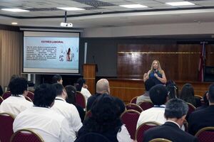 Funcionarios administrativos participaron de charla sobre el manejo del estrés laboral