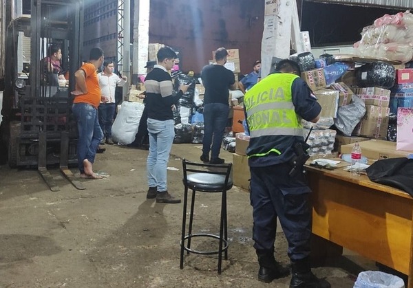 Diario HOY | Entre 10, asaltan depósito, roban celulares y hieren a empleados