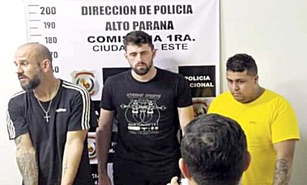 CDE: Detienen a tres brasileños e incautan una pistola, municiones y pastillas de éxtasis
