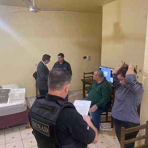 Diario HOY | Capturan y expulsan a pareja de brasileños buscados en su país