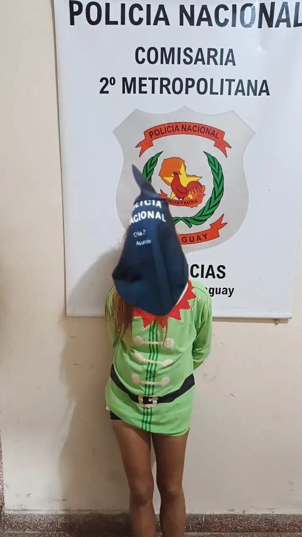 Triste Navidad: una elfo fue detenida